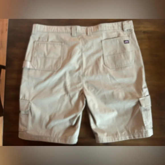 Dickies Rip Stop Khaki Shorts Size 44 - Picture 2 of 6